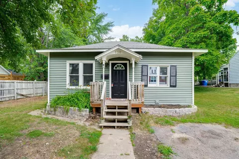 530 3rd Ave SW, Cambridge, MN 55008