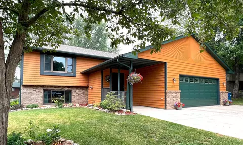 1910 Circle Dr NW, Sauk Rapids, MN 56379