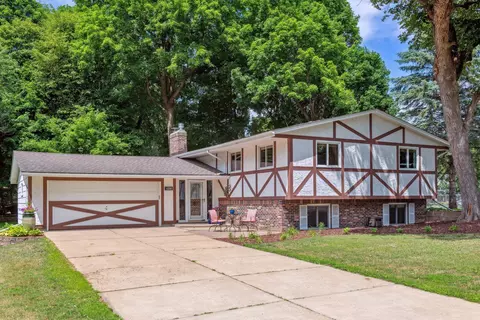 4200 Winchester Ct, Minnetonka, MN 55345