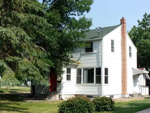 312 W 9th St, Blue Earth, MN 56013