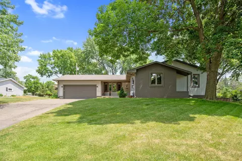 2320 Zealand Ave N, Golden Valley, MN 55427