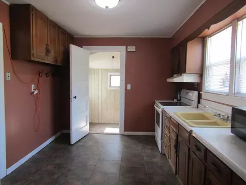 131 N Munsterman St, Appleton, MN 56208 photo 2