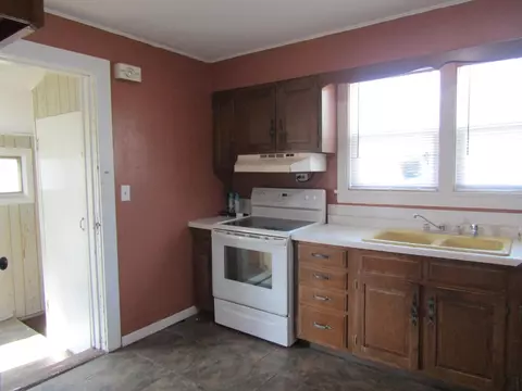 131 N Munsterman St, Appleton, MN 56208 photo 3
