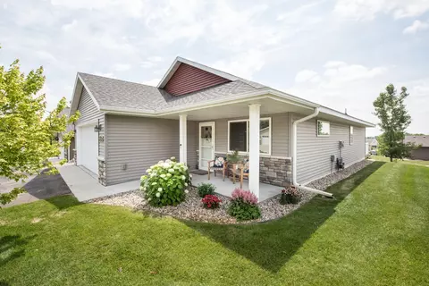 2218 Ridgedale Dr SE, Alexandria, MN 56308
