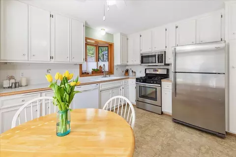 14025 Essex Ct, Apple Valley, MN 55124