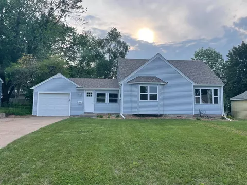 1027 Mccammon Ave, Saint Paul Park, MN 55071