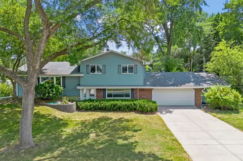 2629 London Ct, Burnsville, MN 55337