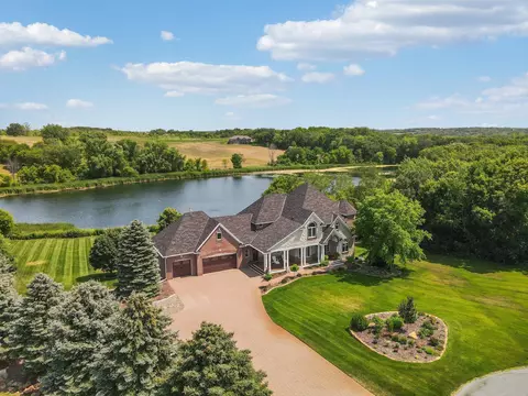 22911 Hunters Ridge Rd, Lakeville, MN 55044