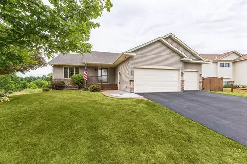 31758 Newport Curv, Lindstrom, MN 55045