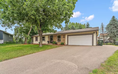15628 Harmony Ct, Apple Valley, MN 55124