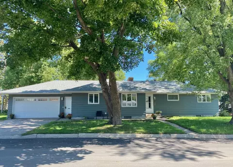 908 Taylor Ave N, Glencoe, MN 55336