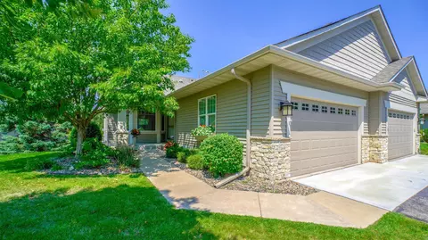 7169 Ballard Trl, Inver Grove Heights, MN 55077