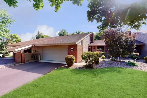 9421 Woodbridge Rd, Bloomington, MN 55438