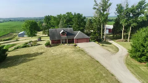 58877 N County Road 8, Plainview, MN 55964