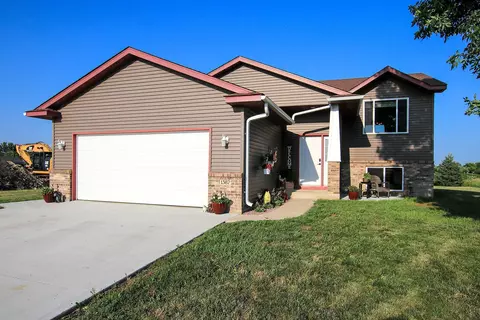 1387 Sherwood St SE, Hutchinson, MN 55350
