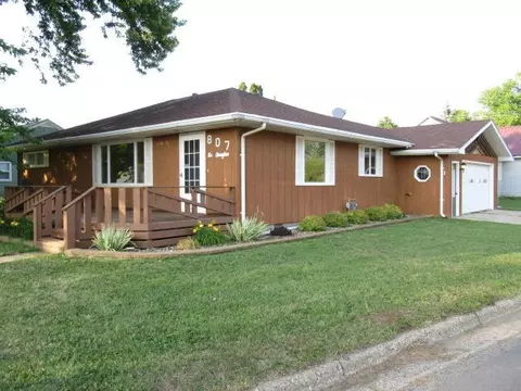 807 S Douglas, Lamberton, MN 56152