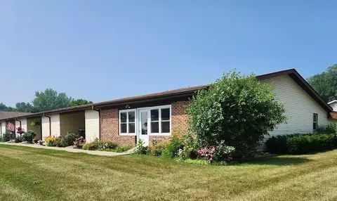 560 6th Ave S, Windom, MN 56101 photo 2