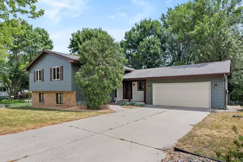 2079 Erin Ct, New Brighton, MN 55112