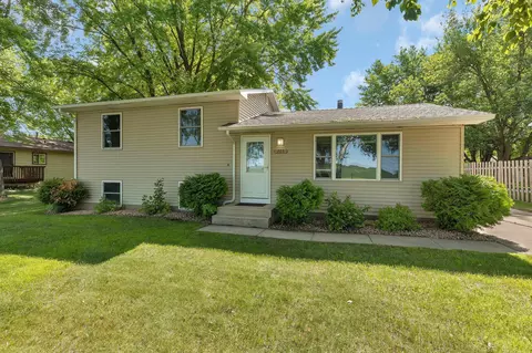 705 Lakeland Dr SE, Willmar, MN 56201