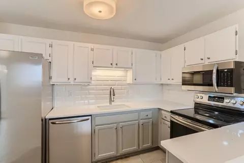 6500 Woodlake Dr #813, Richfield, MN 55423