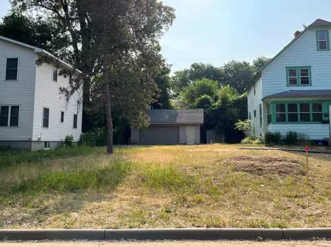 1086 Mackubin St, Saint Paul, MN 55117
