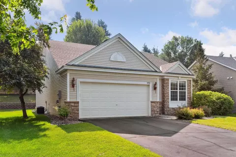 10916 Thone Rdg, Woodbury, MN 55129