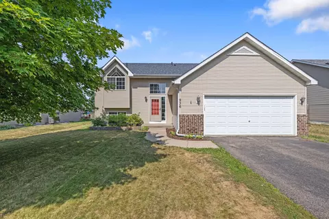 936 S Walnut St, Belle Plaine, MN 56011