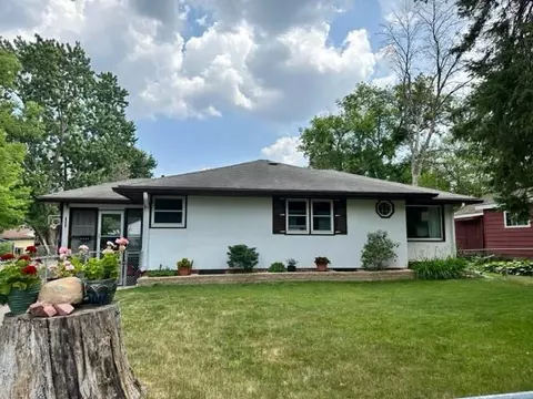 1596 Greenbrier St, Saint Paul, MN 55106