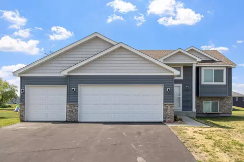 1006 Mulberry Ave NE, Montgomery, MN 56069