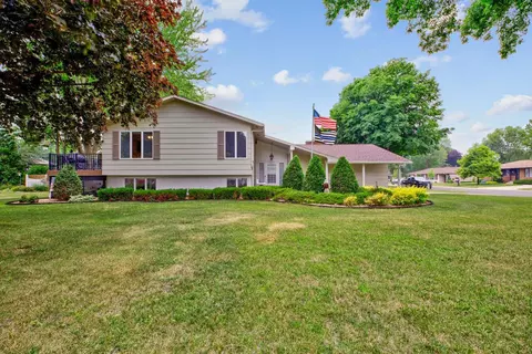 10 Mitchell Dr, Faribault, MN 55021 photo 2