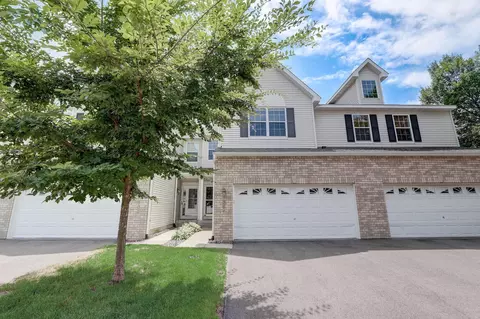 1351 White Oak Dr, Chaska, MN 55318