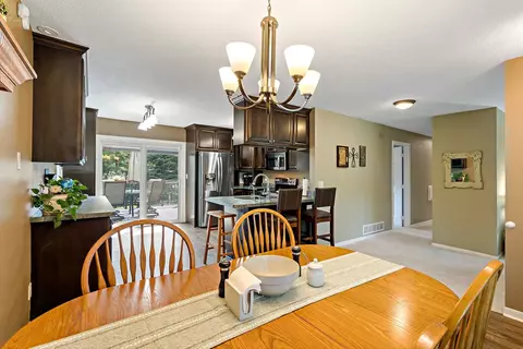 4560 E Greenleaf Dr, Eagan, MN 55123 photo 3