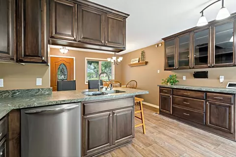 4560 E Greenleaf Dr, Eagan, MN 55123 photo 6