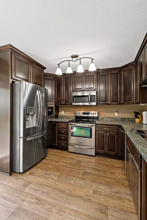 4560 E Greenleaf Dr, Eagan, MN 55123 photo 8