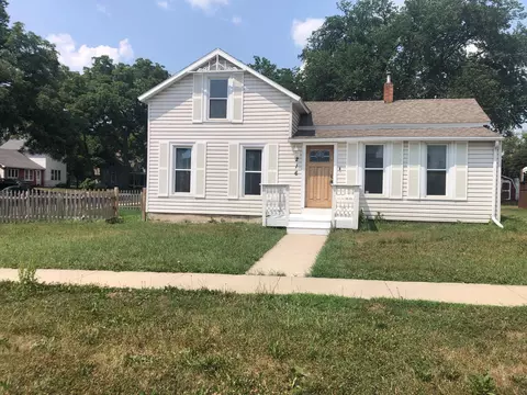 216 2nd St NW, Pine Island, MN 55963