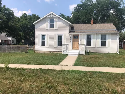 216 2nd St NW, Pine Island, MN 55963