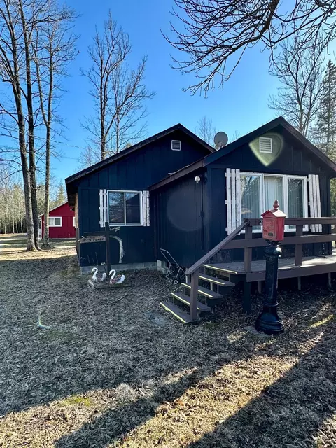 9845 Empire Dr, Kabetogama, MN 56669