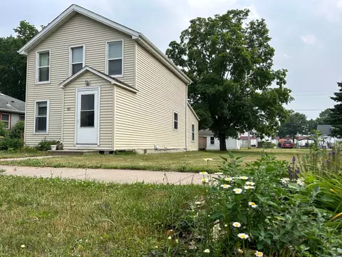 813 N 6th St, Lake City, MN 55041