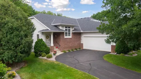 8805 Pointe Vista Dr, Victoria, MN 55386