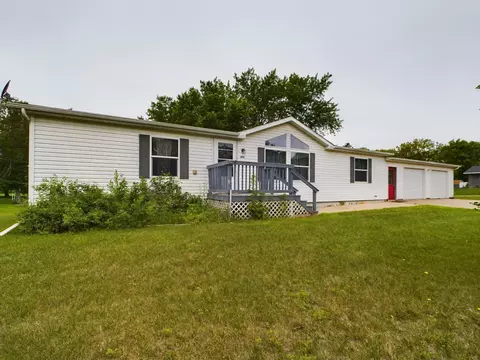 609 E 9th St, Starbuck, MN 56381