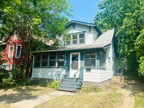 723 4th St E, Saint Paul, MN 55106