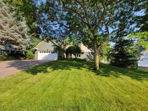 648 Willow Grove Ln, Vadnais Heights, MN 55127