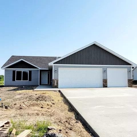 808 Pond View Dr, Arlington, MN 55307