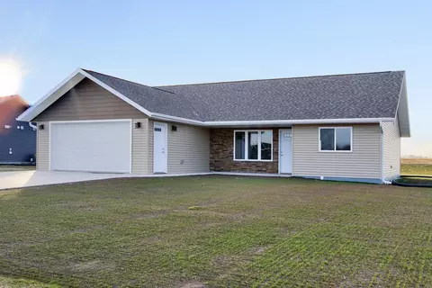 272 N Pond Dr, Jackson, MN 56143