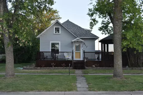 617 Nebraska Ave, Breckenridge, MN 56520