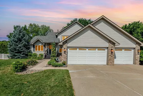 1846 Spinaker Dr, Woodbury, MN 55125