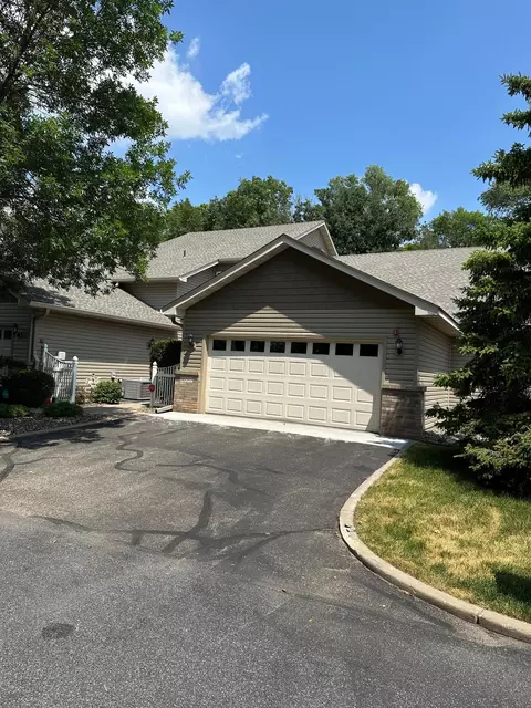 10010 Cove Dr, Minnetonka, MN 55305