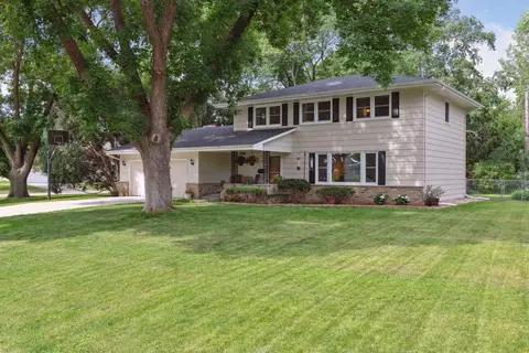 4901 Poppy Ln, Edina, MN 55435