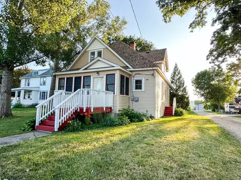 531 10th St, Lafayette, MN 56054