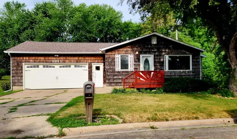 404 Lynnwood Dr, Albert Lea, MN 56007